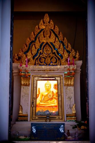 พระเสสันตปฏิมากร (หลวงพ่อเหลือ)